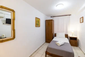 Single Room/ Semi Basement