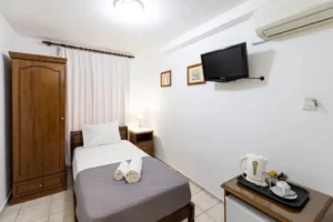 Single Room/ Semi Basement