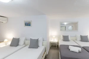 Quadrable room